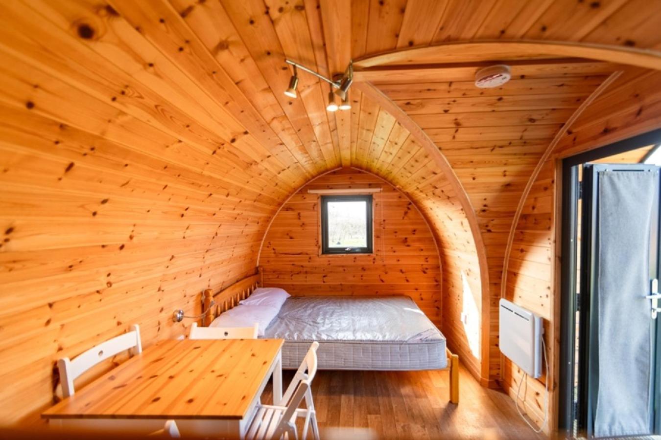 Camping Pods Wood Farm Holiday Park 호텔 챨마우스 외부 사진